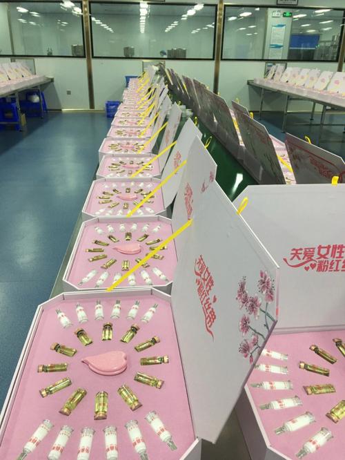 重塑青春曲线 美容院胸部护理套盒与院线产品深度解析